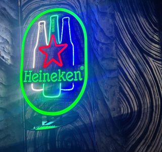 THI CÔNG LOGO - CHỮ 3D 1. Vật liệu - Kim loại: Inox , đồng, nhôm... tạo nên vẻ sang trọng, bền bỉ. - Mica : Dễ gia công, nhiều màu sắc, thường kết hợp với đèn LED để tạo hiệu ứng phát sáng. - Foam/PVC: Nhẹ, giá thành hợp lý, phù hợp cho các logo kích thước lớn 2. Công nghệ: - Cắt laser, CNC: Tạo ra các đường nét, chi tiết logo sắc sảo, tinh tế. - Hút nổi: Tạo logo 3D, mang lại chiều sâu và sự độc đáo. - Hàn, uốn: Sử dụng trong sản xuất chữ nổi hoặc đèn neon, đòi hỏi kỹ thuật cao. - Hệ thống chiếu sáng (LED, Neon): Giúp logo nổi bật, đặc biệt vào ban đêm. - Chúng tôi #thiết_kế và #thi_công #logo, #chữ_nổi... - Chuyên thi công #logo thương hiệu lớn vì giá tận xưởng sản xuất, chế độ bảo hành bền vững, quy trình làm việc - sản xuất chuyên nghiệp. #sản_xuất_logo, #thi_công_logo, #sản_xuất_chữ_3D, #thiết_kế_logo_chuyên_nghiệp, #quangcaoquynhon, #quynhon, #quangcaodolequynhon